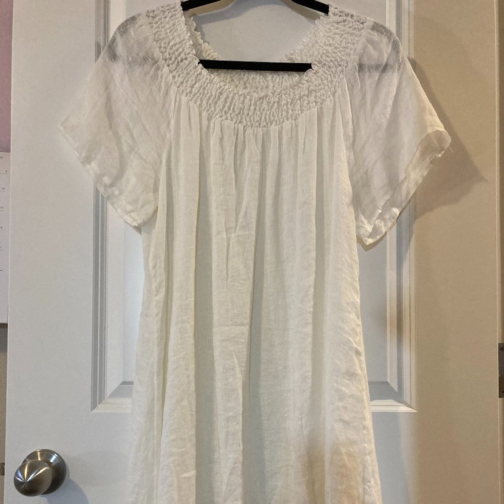 White 100%Linen Cynthia Rowley Dress - Knee length. Shirred neckline. Boho. SZ M